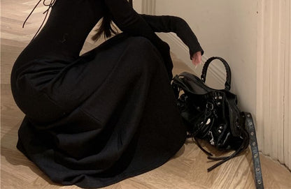 Long-Sleeve Round Neck Plain Open Back Maxi A-Line Dress