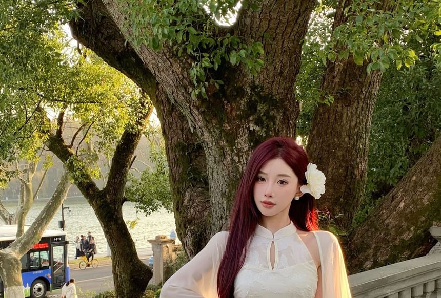 Sleeveless Keyhole Floral Maxi Qipao / Fringe Plain Shawl / Set