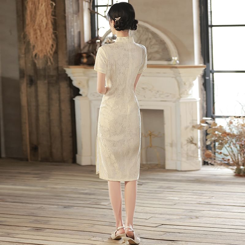 Short Sleeve Mandarin Collar Floral Embroidered Midi A-Line Qipao