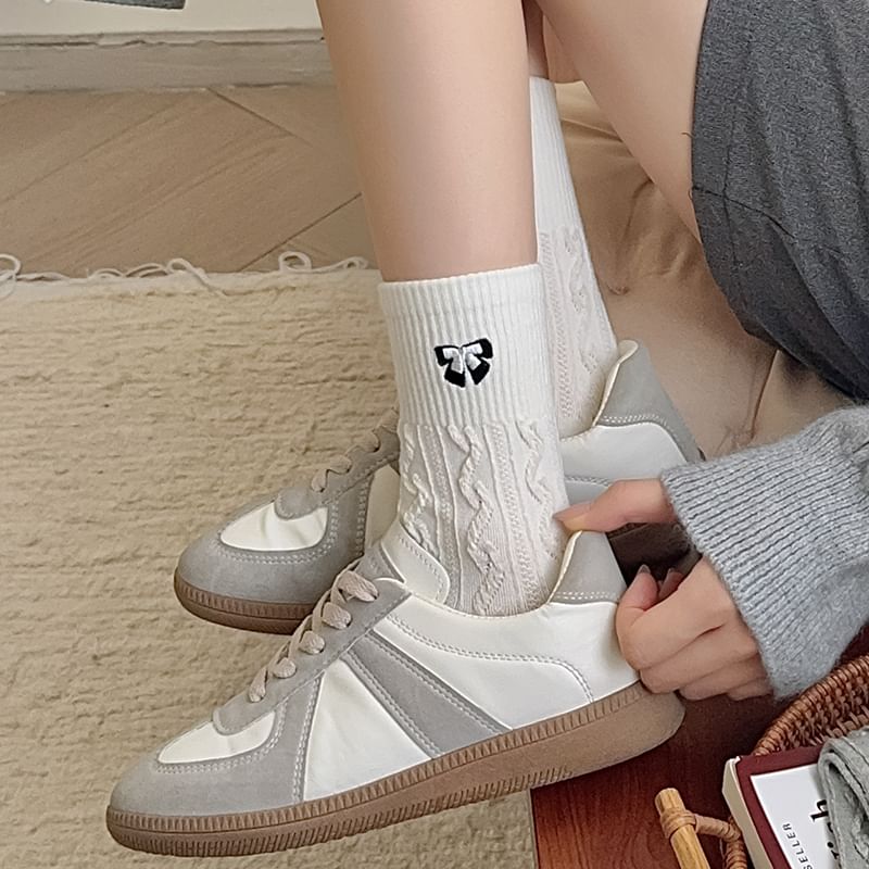 Embroidered Bow Crew Socks