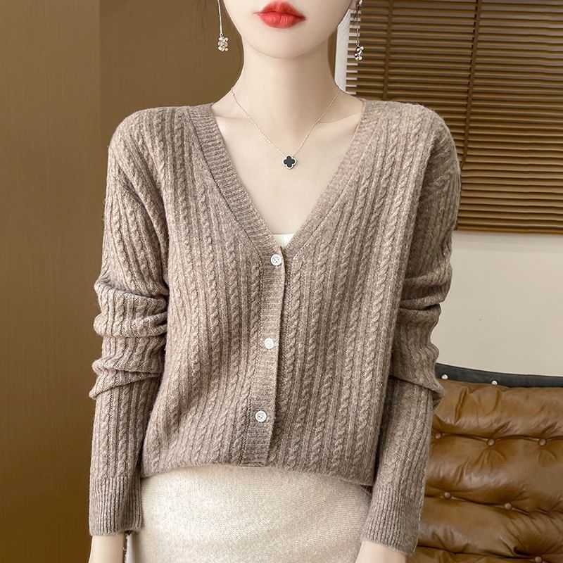 Cardigan en maille torsadée à col en V
