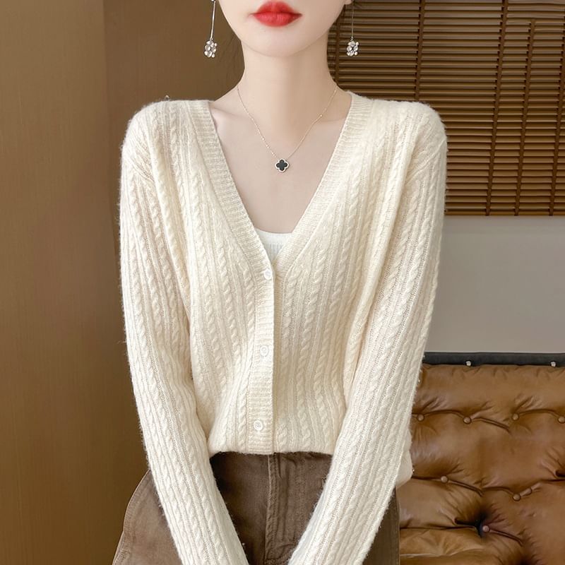 Cardigan en maille torsadée à col en V