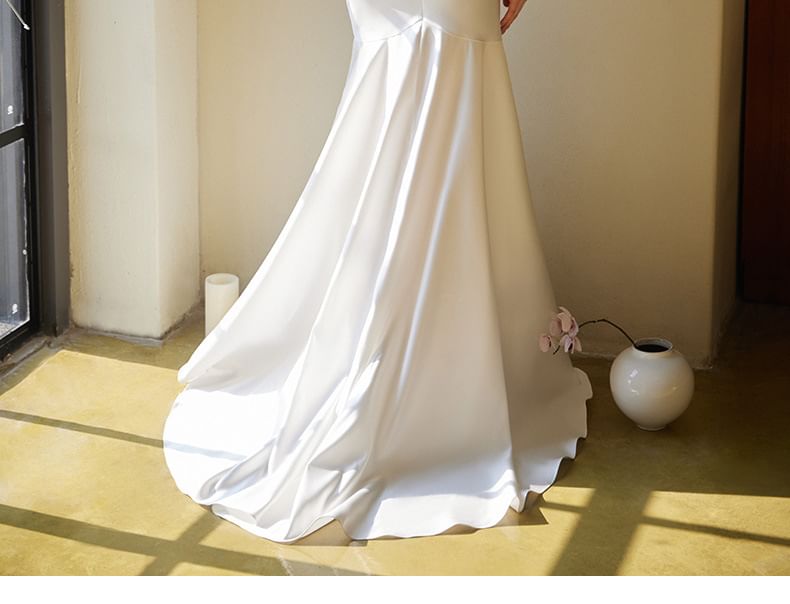 Faux Pearl Strap V-Neck Plain Trained Satin Trumpet Wedding Gown