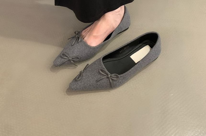 Pointed Toe Bow Flats