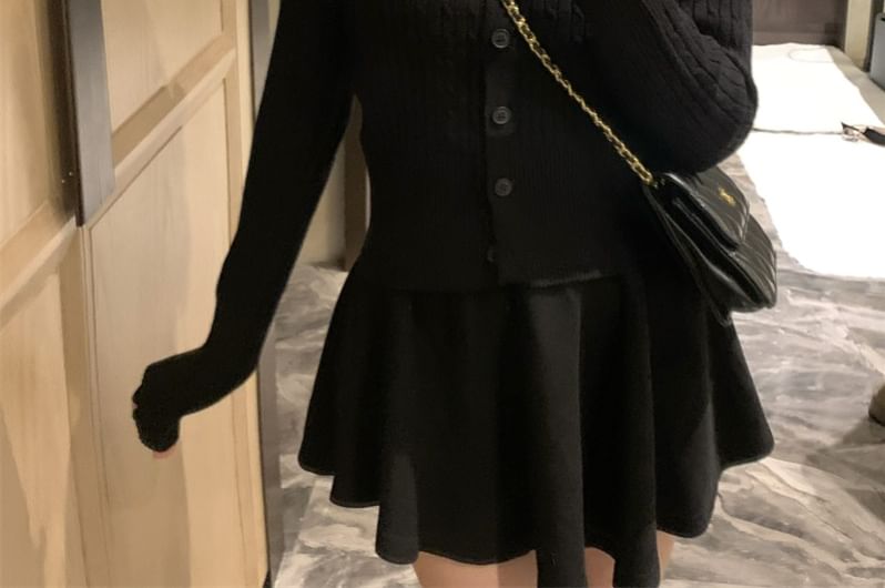 Peter Pan Collar Ribbed Knit Cropped Cardigan