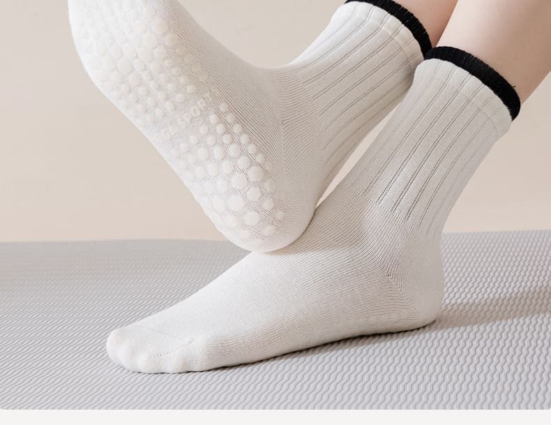 Contrast Trim Ribbed Yoga Short Socks / Set