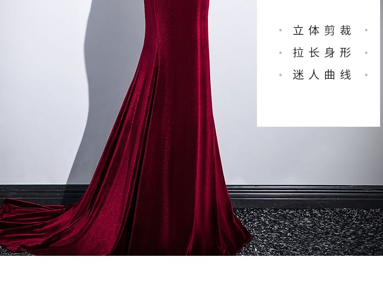Short-Sleeve Evening Trained Neckline Sheath Velvet Sweetheart Gown