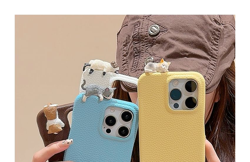 Plain Leather Cat Phone Case - iPhone 16 Pro Max / 16 Pro / 16 / 15 Pro Max / 15 Pro / 15 / 14 Pro Max / 14 Pro / 14 / 13 Pro Max / 13 Pro / 13