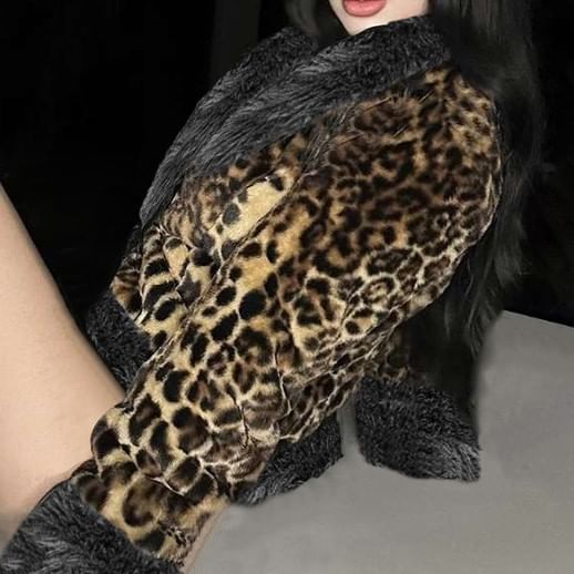 Collared Leopard Patterned Panel Faux Fur Hook And Eye Jacket