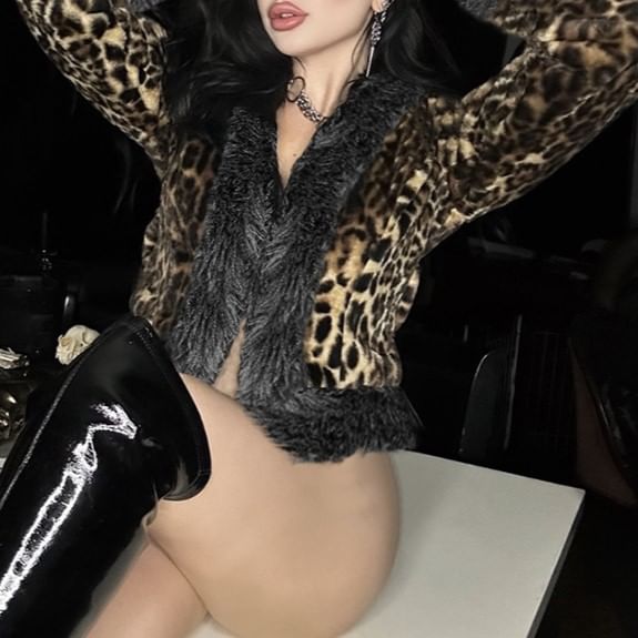 Collared Leopard Patterned Panel Faux Fur Hook And Eye Jacket