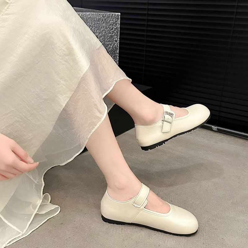 Buckled Mary Round Faux Toe Leather Flats Plain Jane