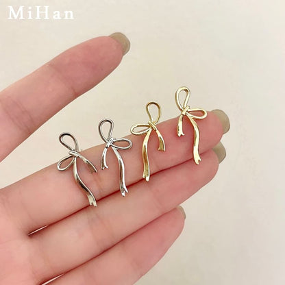 Sterling Silver Ribbon Stud Earring