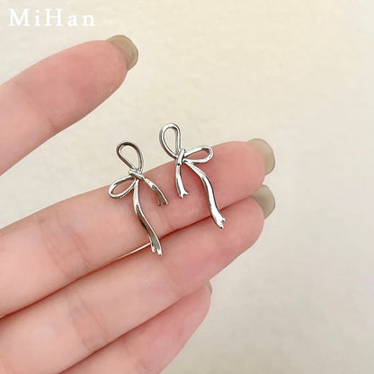 Sterling Silver Ribbon Stud Earring
