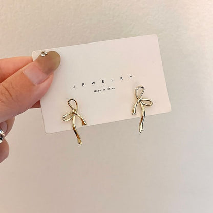 Sterling Silver Ribbon Stud Earring