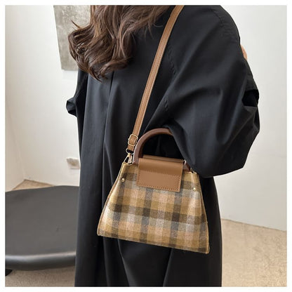 Set: Plaid Shoulder Bag + Plain Faux Leather Pouch