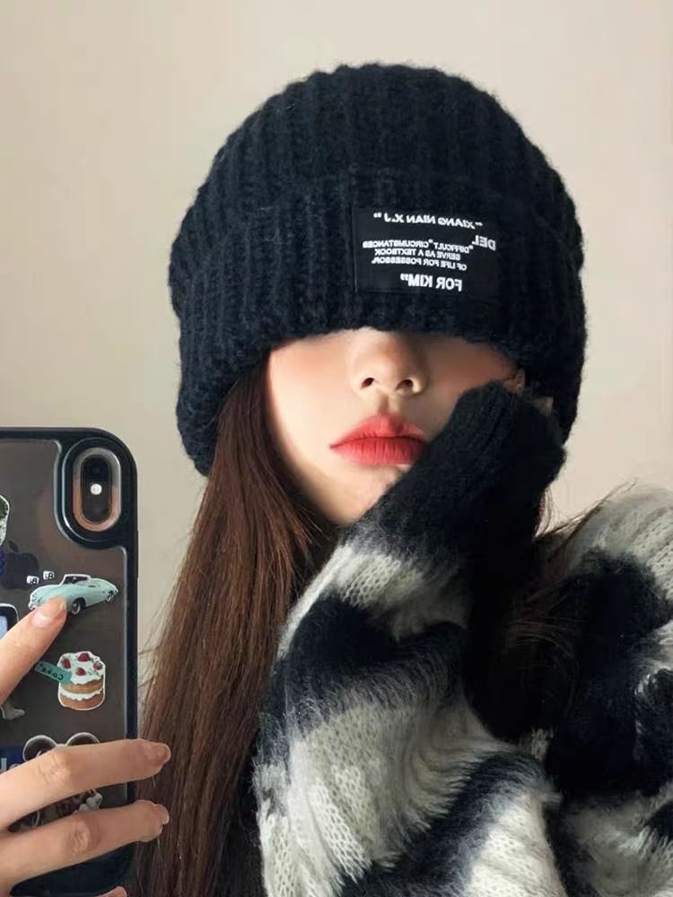 Applique Ribbed Knit Beanie