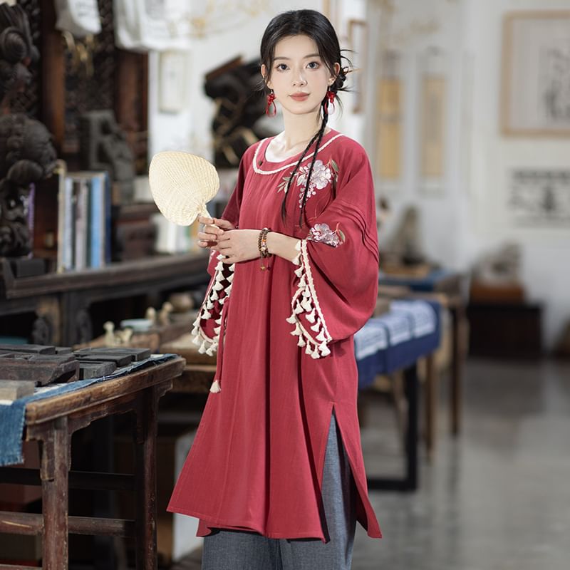 3/4-Sleeve Round Neck Embroidered Hanfu Top / Wide Leg Pants / Set