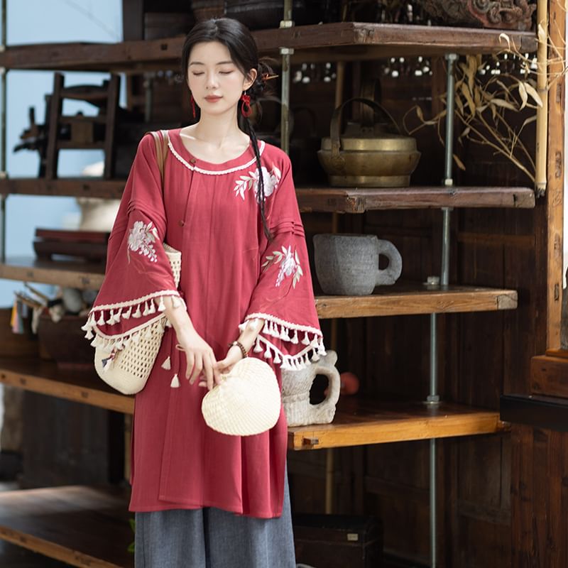 3/4-Sleeve Round Neck Embroidered Hanfu Top / Wide Leg Pants / Set