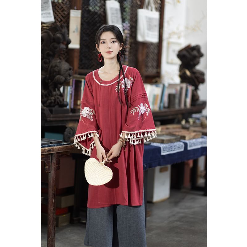 3/4-Sleeve Round Neck Embroidered Hanfu Top / Wide Leg Pants / Set