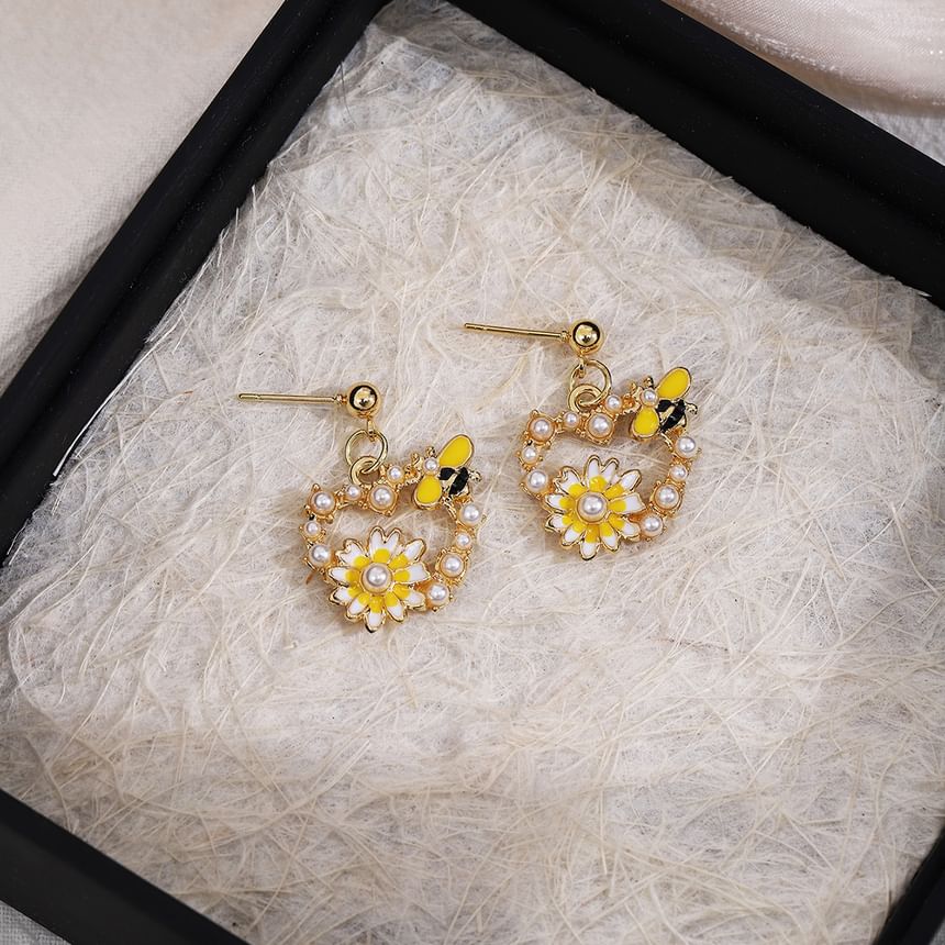 Floral Faux Pearl Bee Alloy Drop Earring