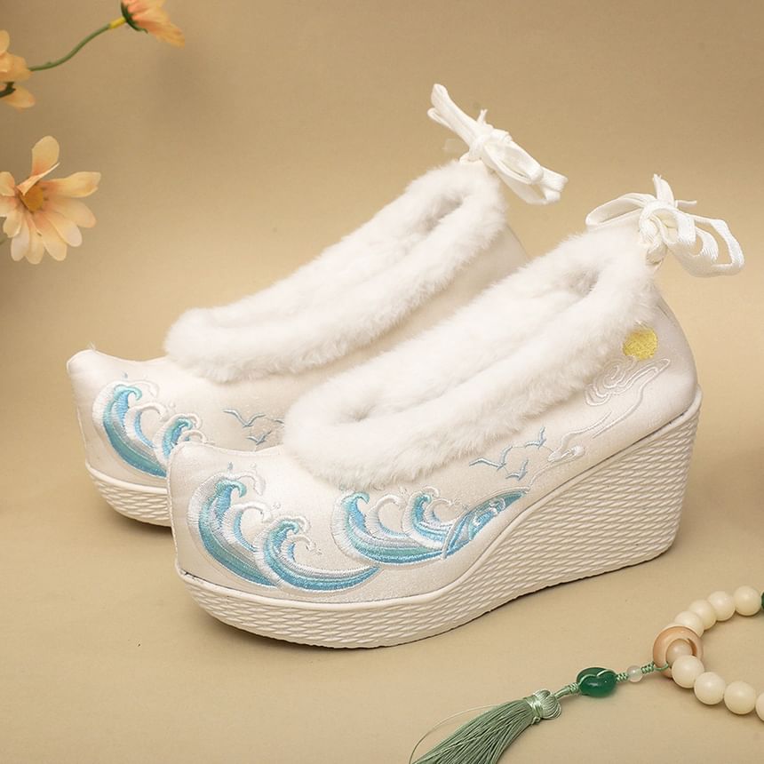 Embroidered Wedge Fleece-Lined Pumps Heel