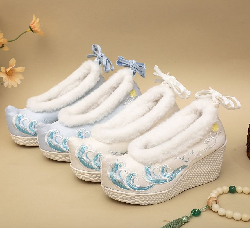 Embroidered Wedge Fleece-Lined Pumps Heel