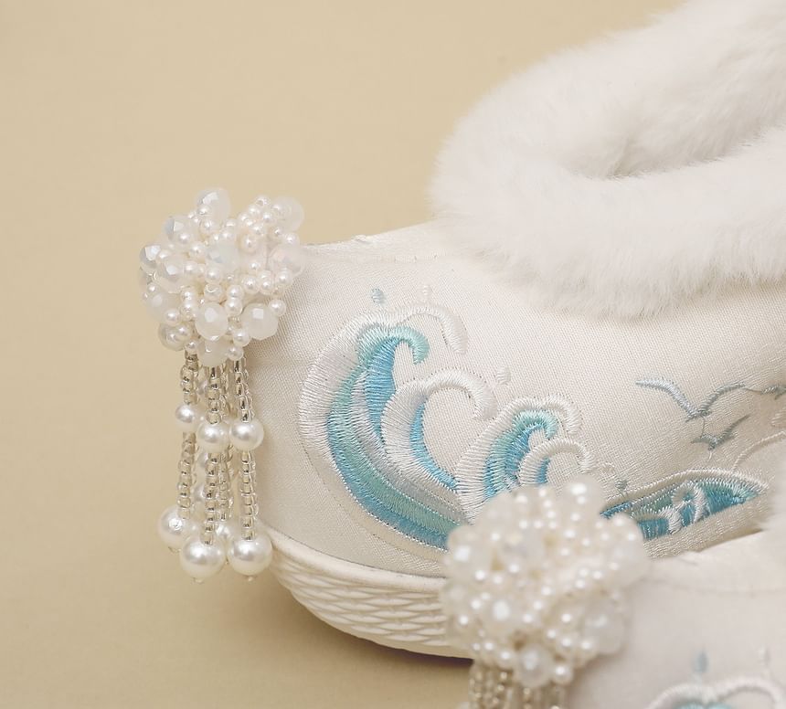 Embroidered Wedge Fleece-Lined Pumps Heel