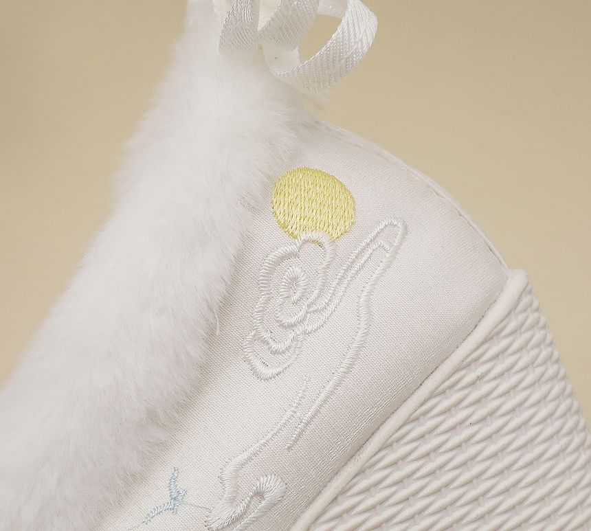 Embroidered Wedge Fleece-Lined Pumps Heel