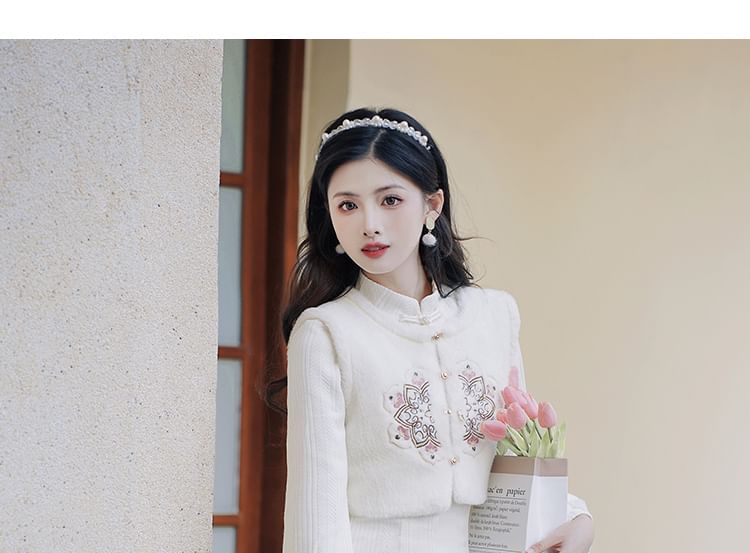 Long-Sleeve Plain Fluffy Trim Midi A-Line Qipao / Embroidered Crop Button Vest / Set