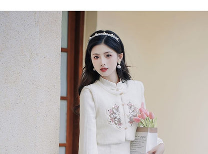 Long-Sleeve Plain Fluffy Trim Midi A-Line Qipao / Embroidered Crop Button Vest / Set