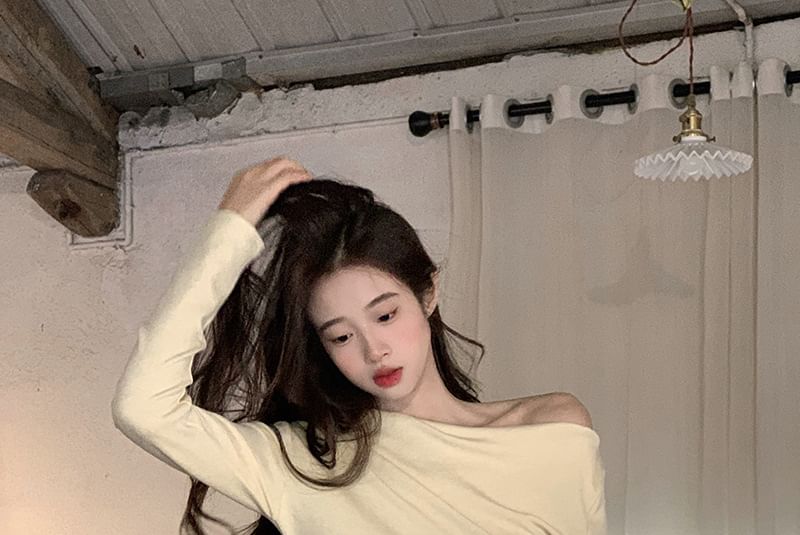 Off-Shoulder Slim Fit T-Shirt with Lace Panel and Mock Neck