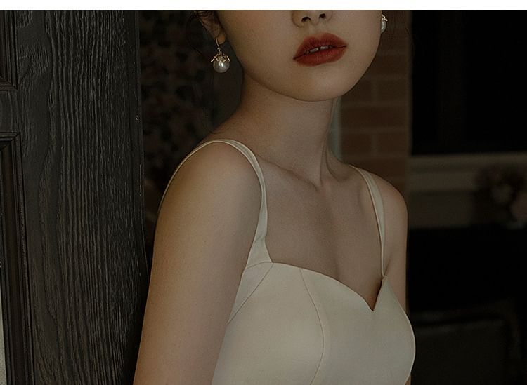 Spaghetti Strap Sweetheart Neckline Plain Trained Open Back A-Line Wedding Ball Gown