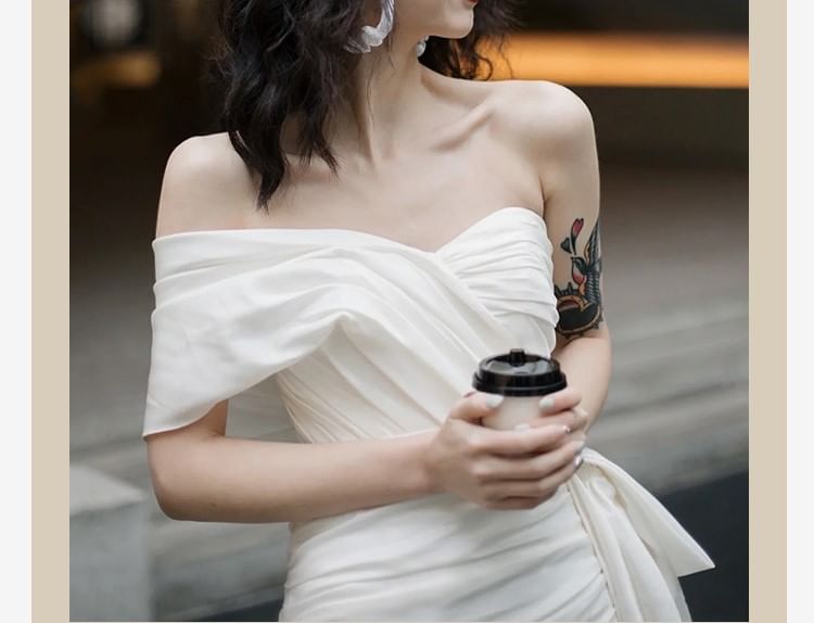 Short-Sleeve Off-Shoulder Plain Asymmetrical Ruched Mini Sheath Wedding Dress