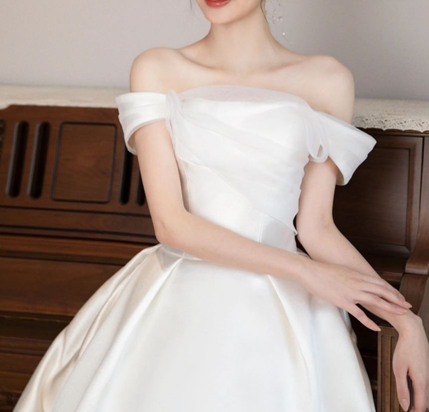 Sleeveless Off-Shoulder Plain Wedding Ball Gown