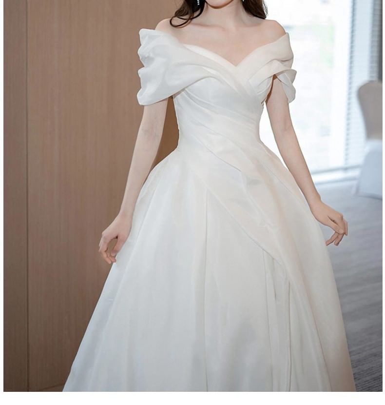 Sleeveless Off-Shoulder Plain Wedding Ball Gown
