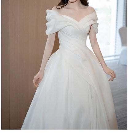 Sleeveless Off-Shoulder Plain Wedding Ball Gown