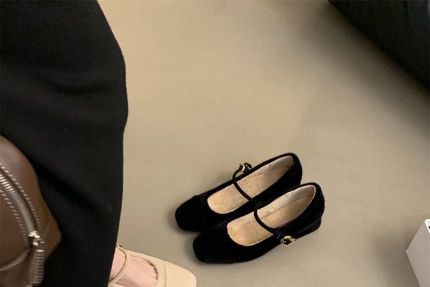 Low Heel Plain Mary Jane Pumps