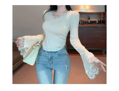 Lace Trim V-Neck T-Shirt with Long Sleeves
