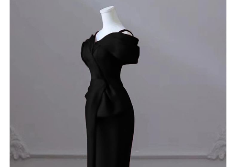 Cold-Shoulder Plain Mermaid Evening Gown