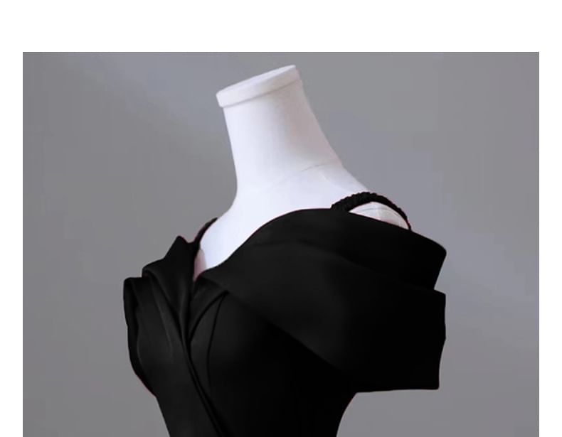 Cold-Shoulder Plain Mermaid Evening Gown