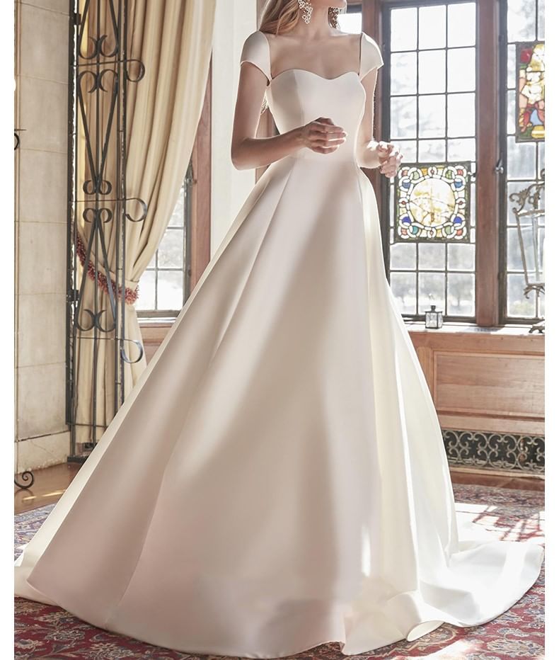 Cap-Sleeve Sweetheart Neckline Plain Trained A-Line Wedding Gown