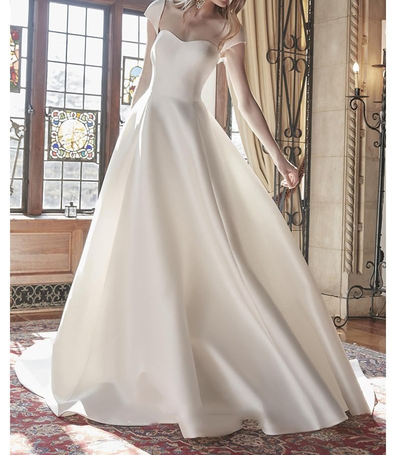 Cap-Sleeve Sweetheart Neckline Plain Trained A-Line Wedding Gown