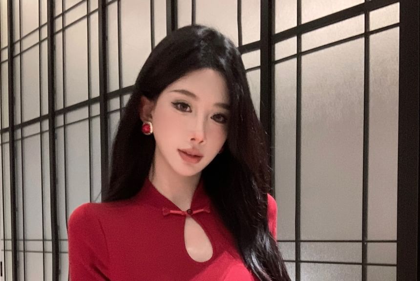 Long Sleeve Plain Keyhole Slit Maxi Qipao