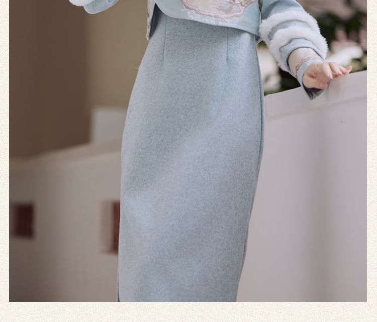 Mock Two-Piece Long-Sleeve Floral Fluffy Trim Midi Qipao