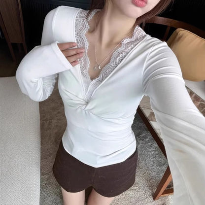 Twisted Lace Trim Fitted V-Neck Tee with Long Sleeves