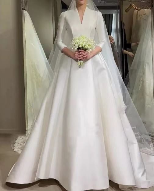 3/4-Sleeve V-Neck Plain A-Line Wedding Dress