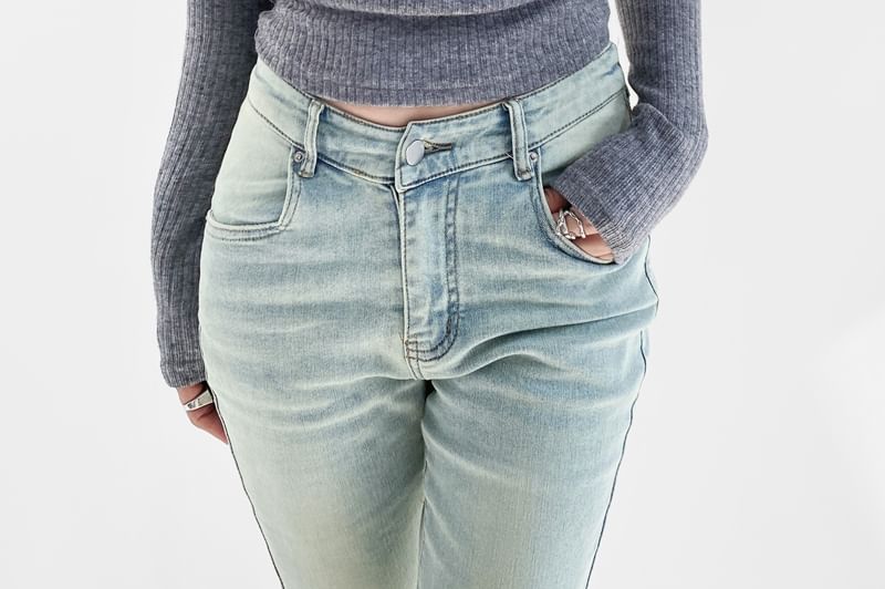 Ribbed V-Neck Knit Top with Lace Trim and Long Sleeves
