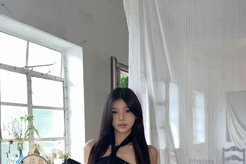 Halter Plain Studded Top / Mid Rise Pleated Belted Faux Leather Mini A-Line Skirt