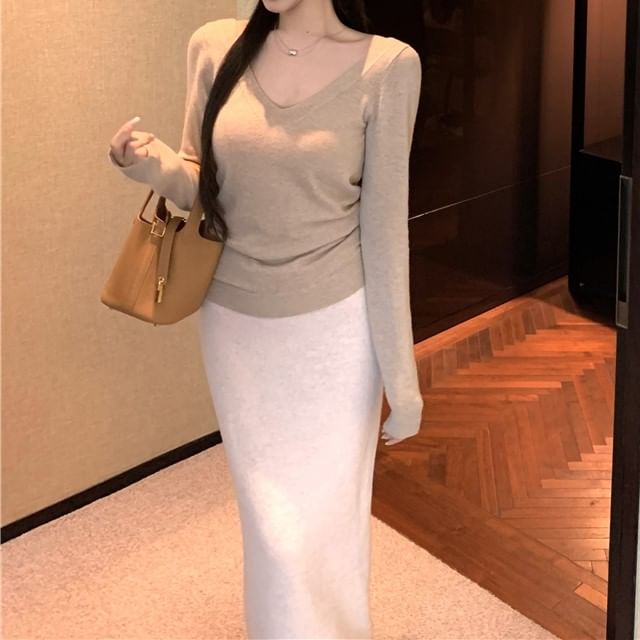 Long Sleeve V-Neck Plain Knit Top / High Rise Plain Bow Maxi Pencil Skirt