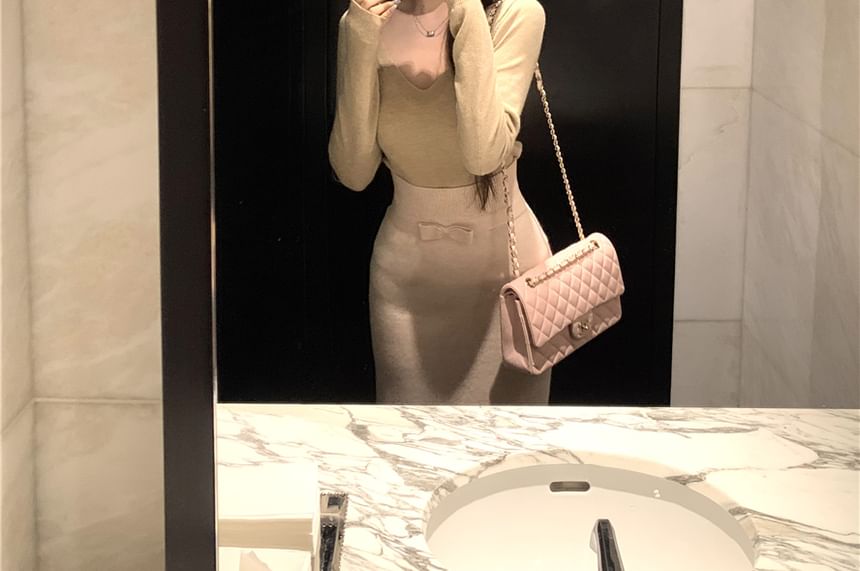 Long Sleeve V-Neck Plain Knit Top / High Rise Plain Bow Maxi Pencil Skirt
